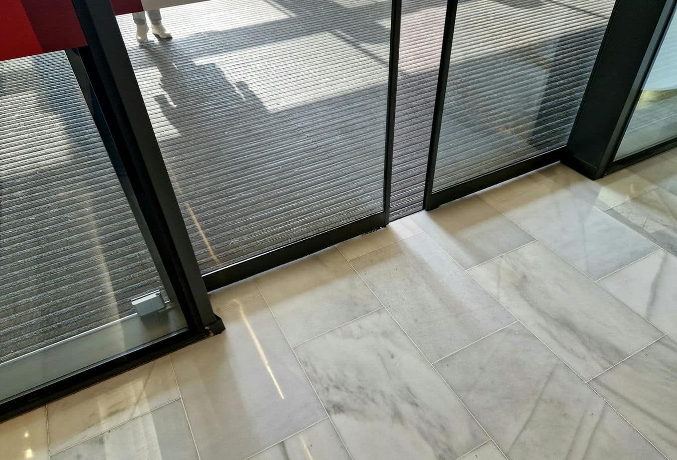 Wycieraczki na wymiar - klucz do czystości w obiektach handlowych