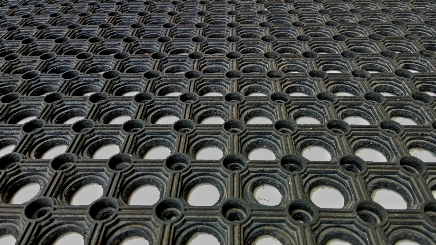 Antypoślizgowe maty czyszczące – bezpieczeństwo w każdym miejscu